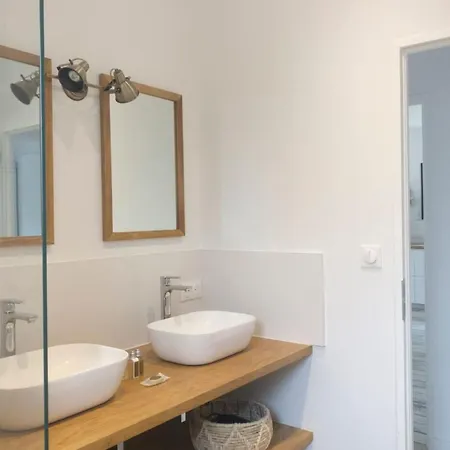 De Brice In With Pool Tatil Evi