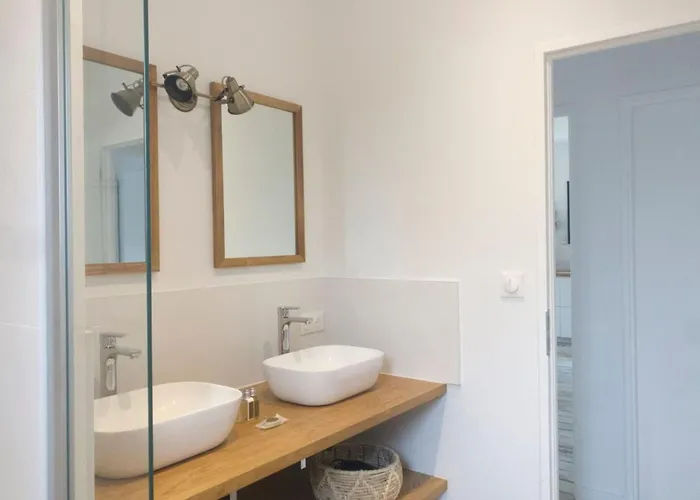 De Brice In With Pool Feriehus