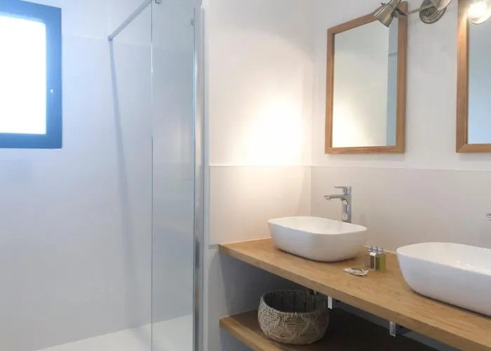 De Brice In With Pool