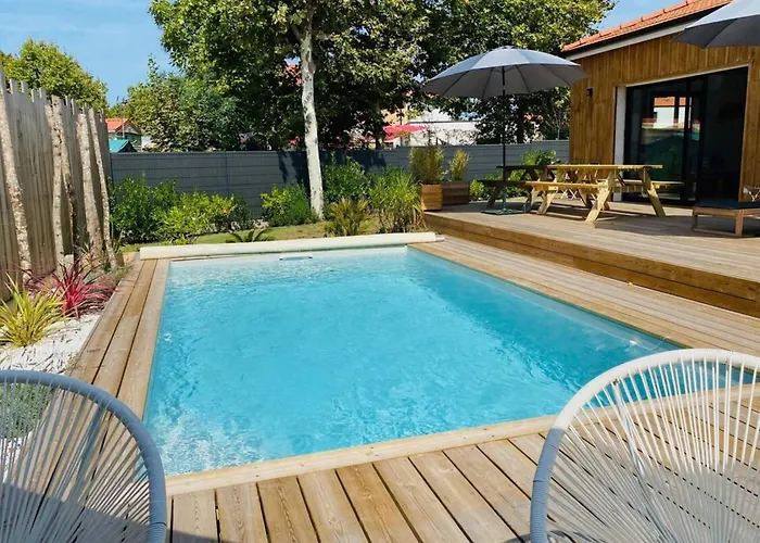 Feriehus De Brice In With Pool