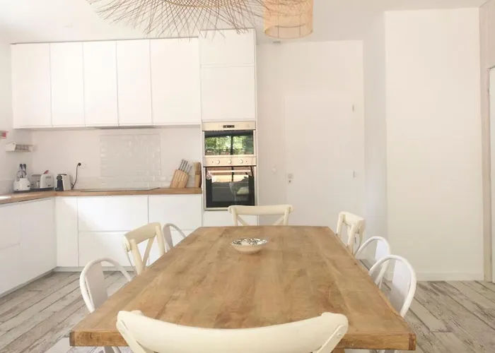 De Brice In With Pool Ares