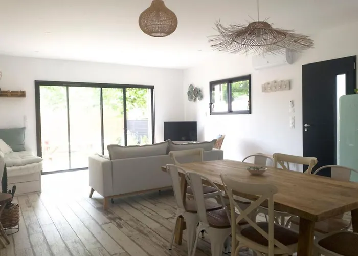 Feriehus De Brice In With Pool *