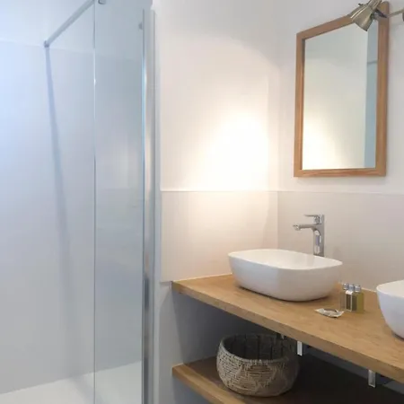 De Brice In With Pool