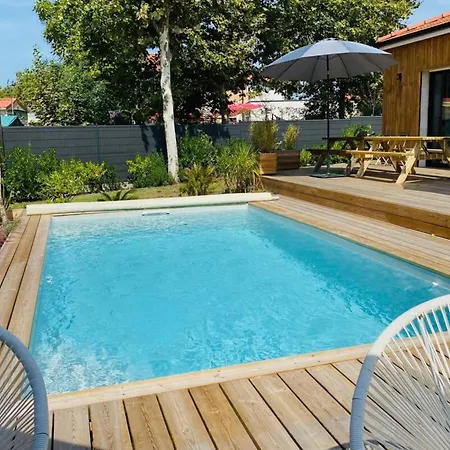 Prázdninový dům De Brice In With Pool