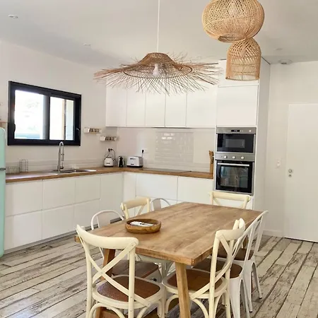 Prázdninový dům De Brice In With Pool *