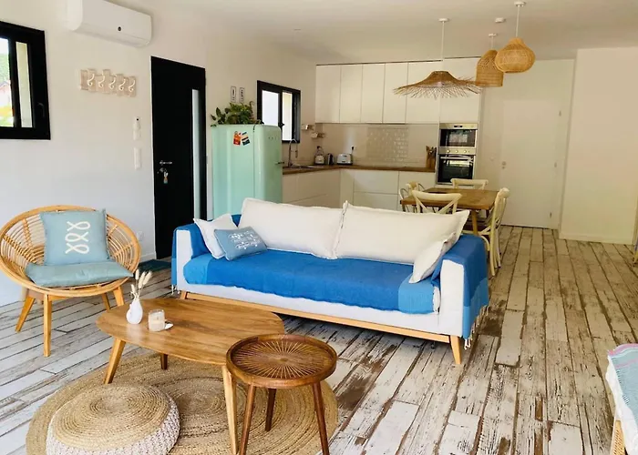 De Brice In With Pool *