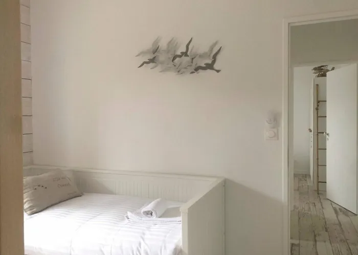 Semesterbostad De Brice In With Pool Ares